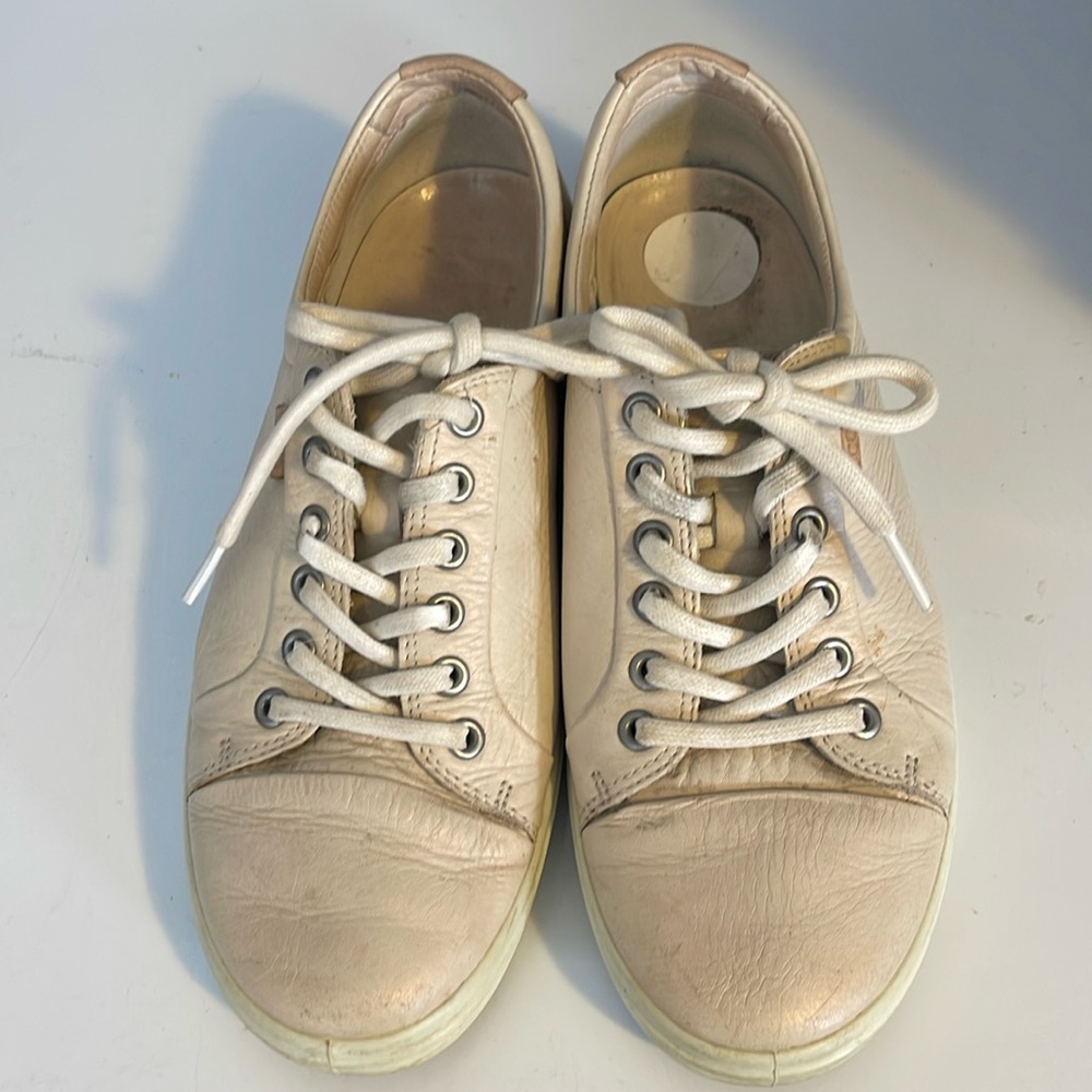 ECCO womens soft leather cream sneaker size 40
